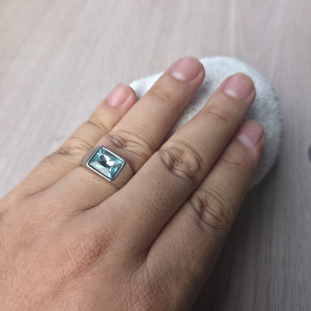 New Stainless Steel Ring Size 11 Light Blue Cubic Zirconia Stone - Picture 6 of 6